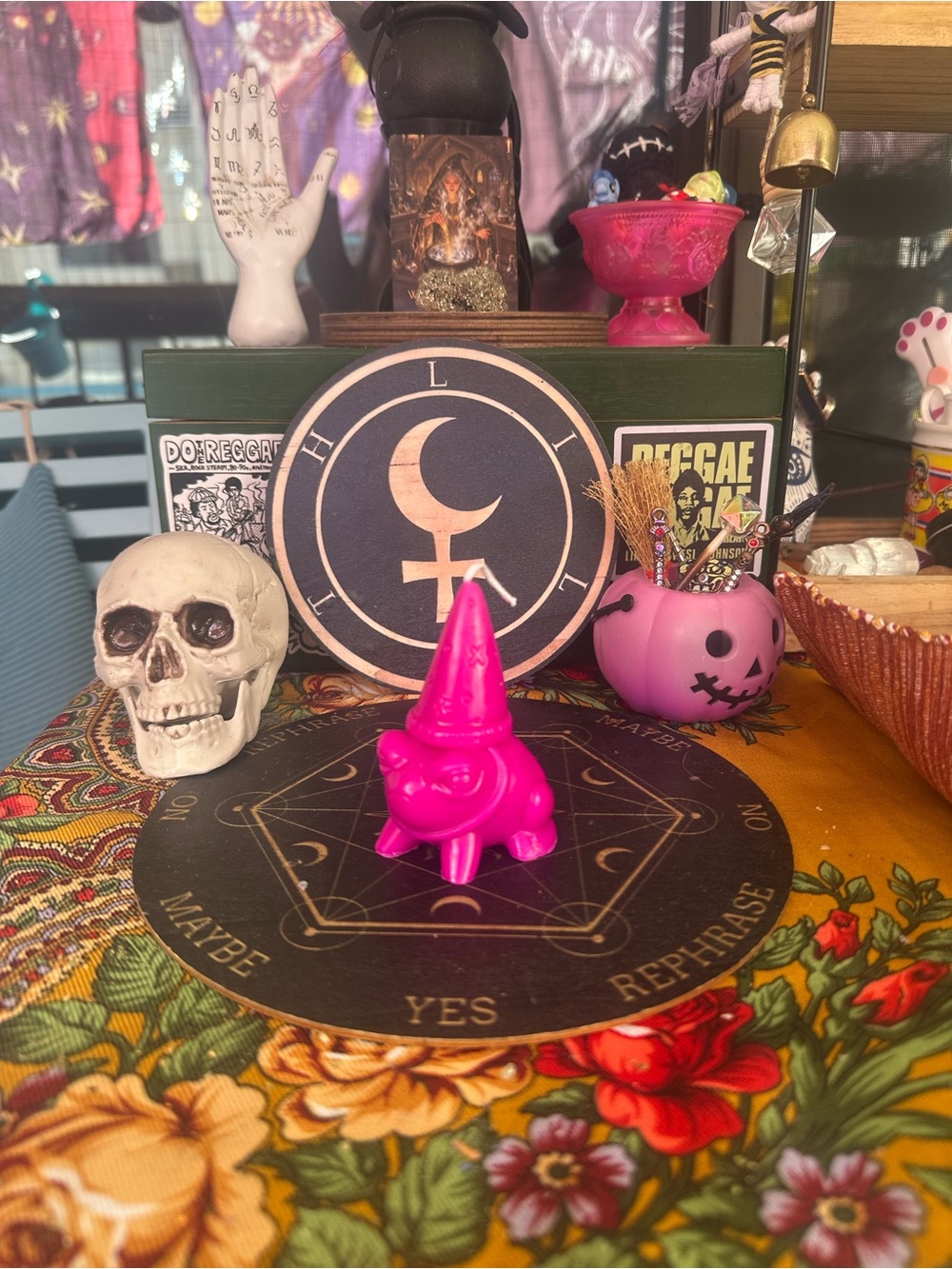 Grumpy Wizard Frog Candle - Picture 2 of 7